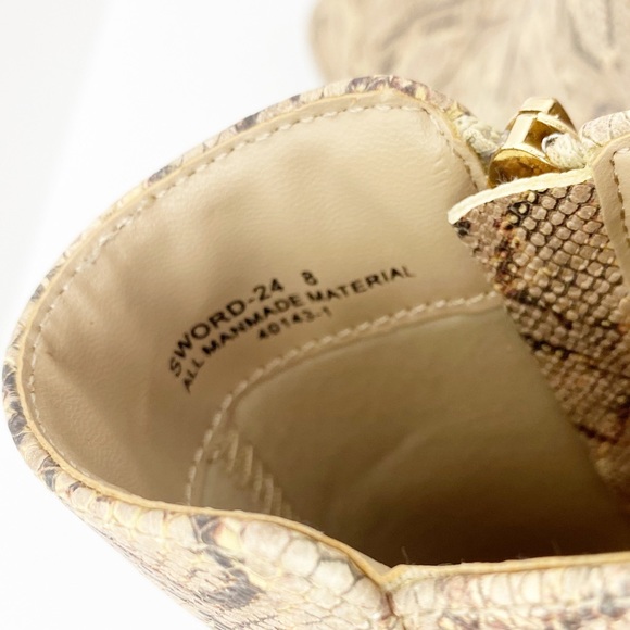 Bamboo Women’s Size 8 Brown Snake Print Ankle Chunky Heel Boots Booties - Picture 7 of 9